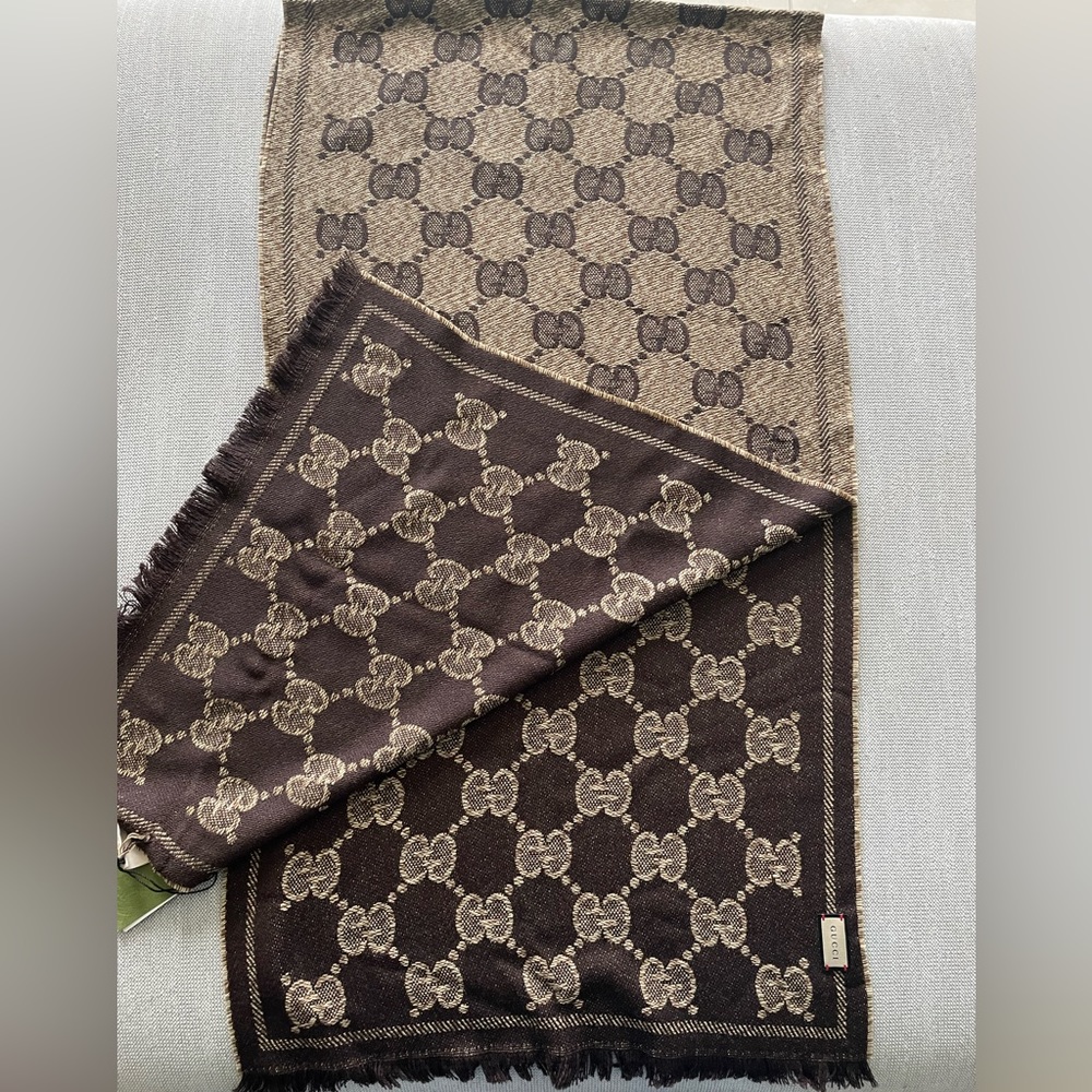 BRAND NEW! Men’s Large brown logo Gucci scarf. Tags attached.